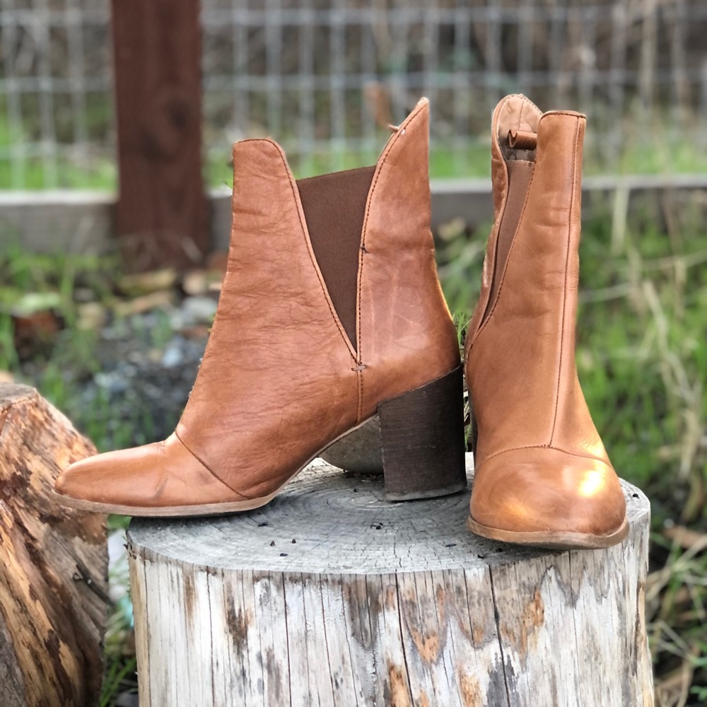 Zara Basic Leather Block Heel Booties Size 40 - image 1